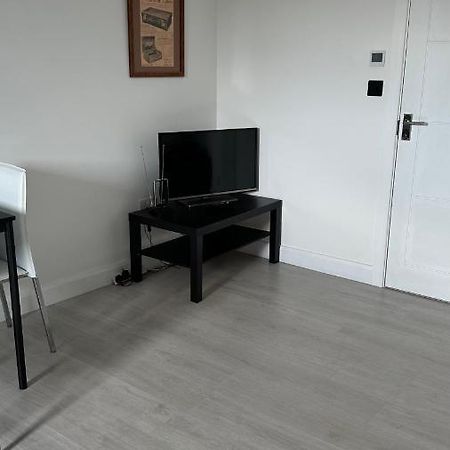 Stunning New 1 Bedroom Apartment Лондон Екстер'єр фото